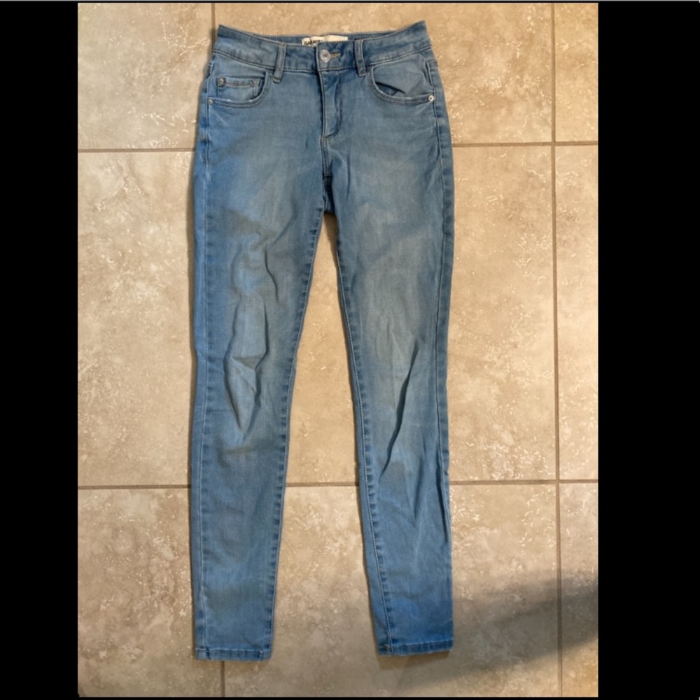 Light wash skinny jeans